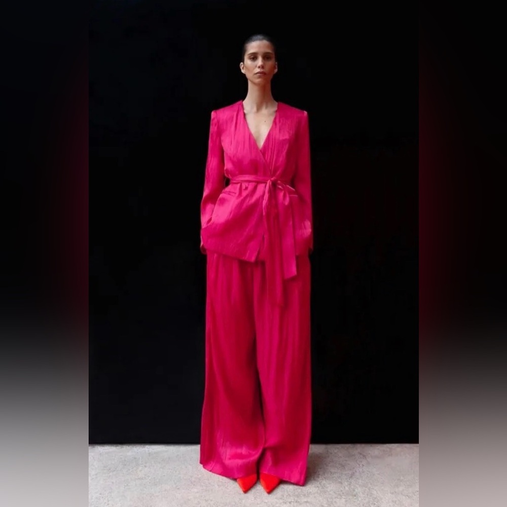 Zara Vibrant Pink/ Fuchsia wrinkled Satin effect Blazer